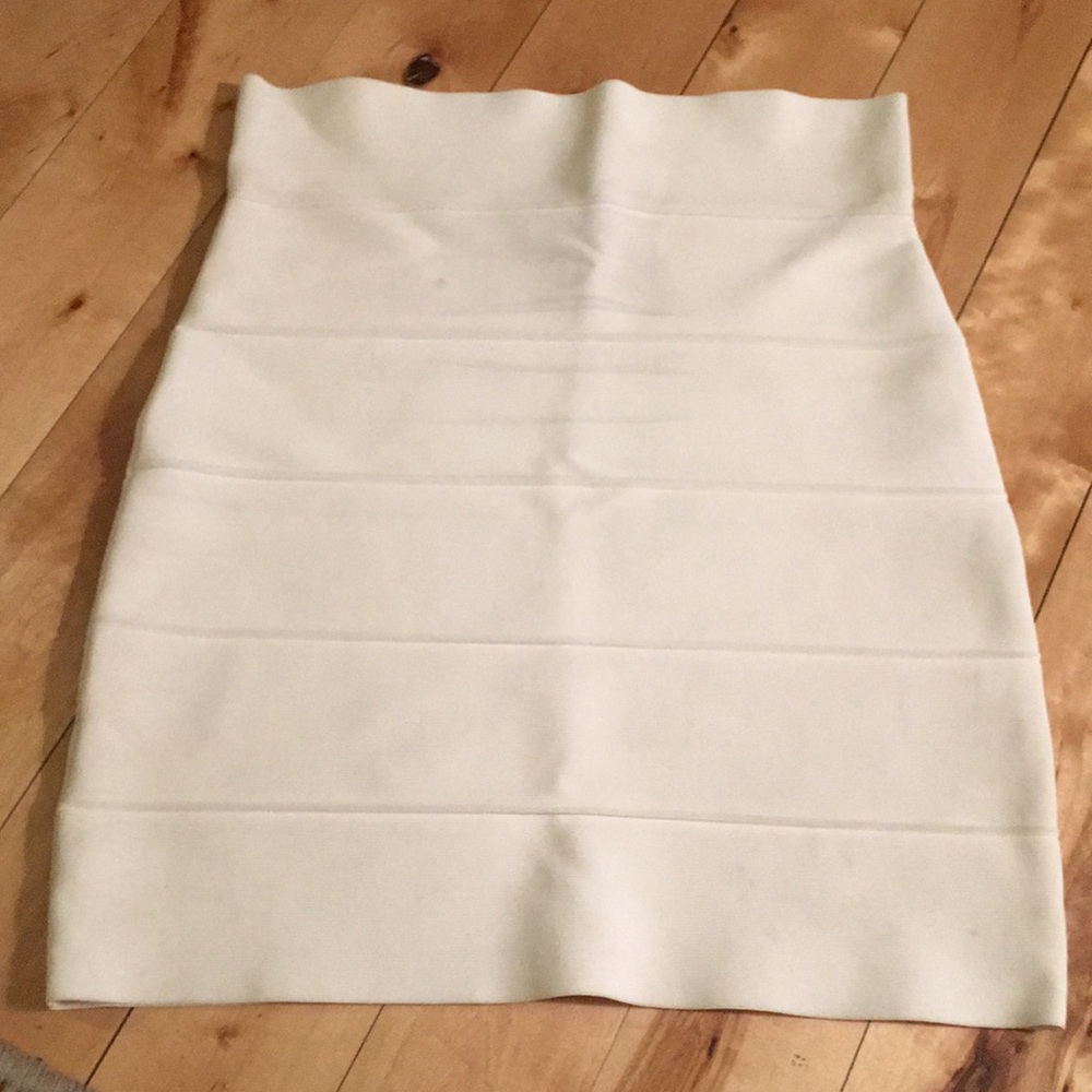White BCBG Maxazria M - right bandage skirt dirty